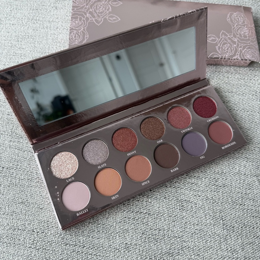 NEW Girlactik The Essential Eyeshadow Palette